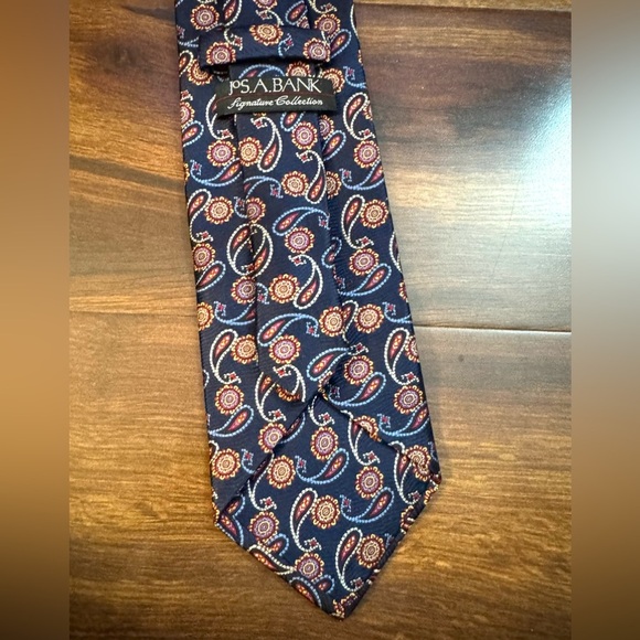 JOS A. BANK Silk Navy Paisley Design Tie Made In Italy - Picture 5 of 10